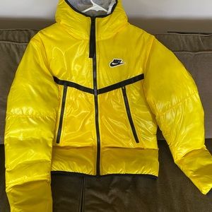 NWT  Nike XS Thermore Windrunner Puffer Reflective Trim Jacket YELLOW